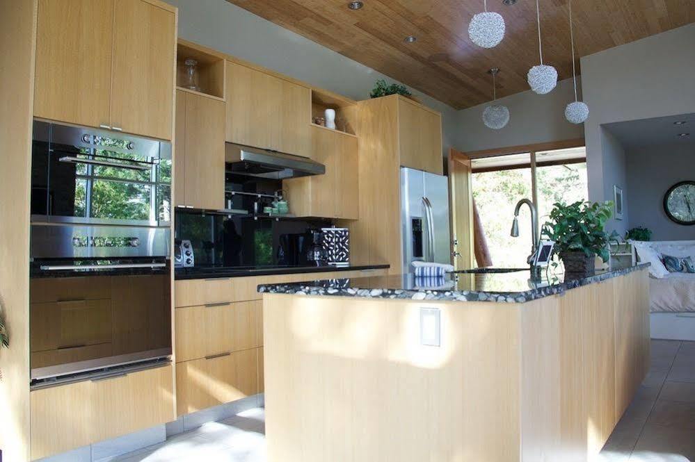 Pointhouse Suites On Sargeant Bay 半月湾 外观 照片